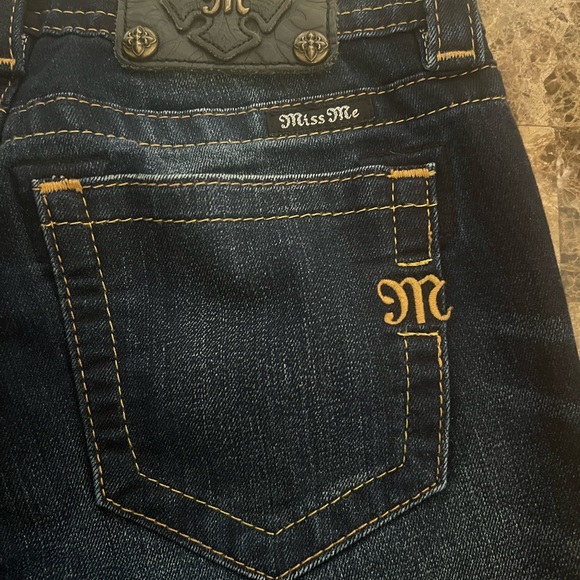 💫Miss Me Mid-Rise Size 26 Skinny Jeans💫 Buckle - Picture 3 of 7